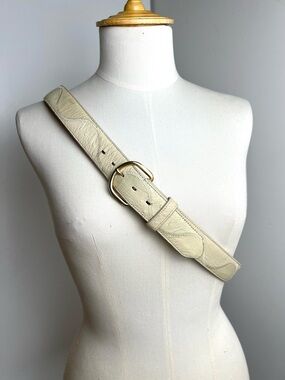 Desperado Ostrich Embossed Leather Men’s Belt with Goldtone Buckle 42” Cream